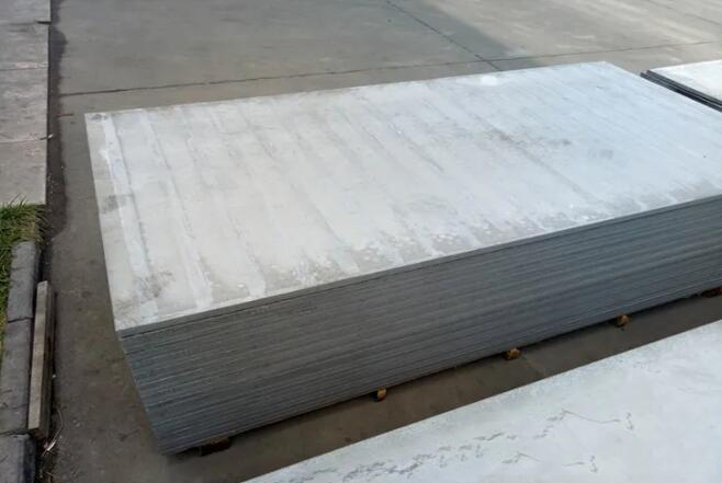青岛集装箱房的地板生产由两种规格，一是2810*1174毫米，二是2820*1174毫米